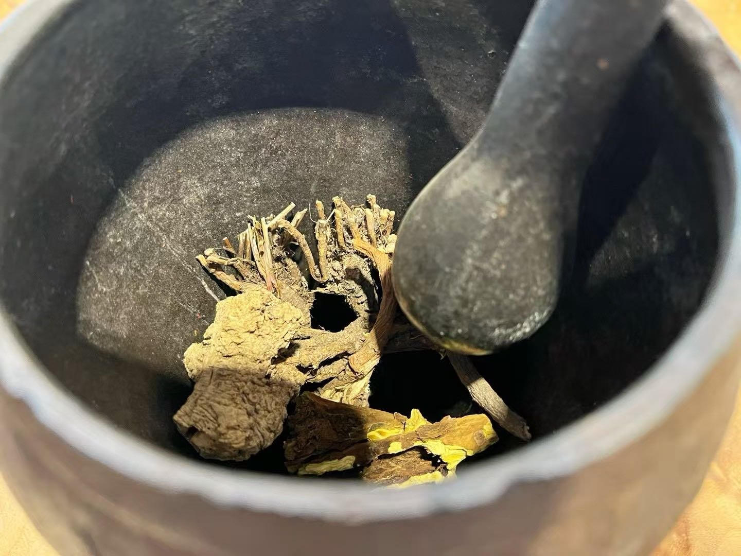 药臼捣药 · 坚硬者捣之
