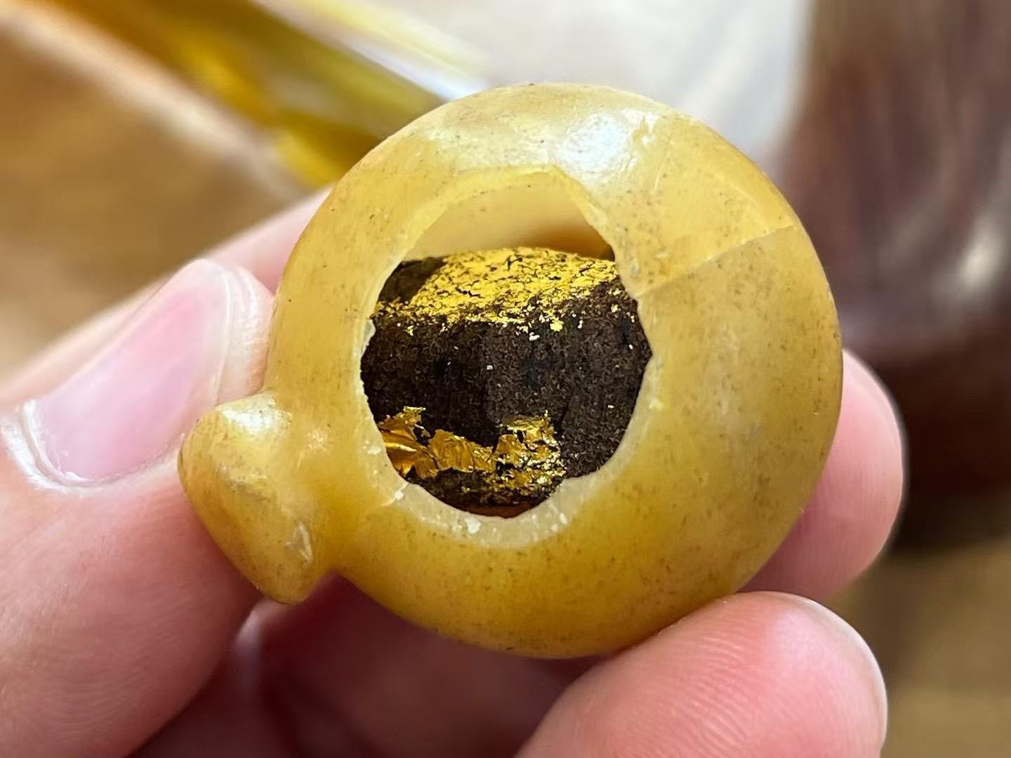 蜡丸内观 · 金箔裹药，内蕴乌金